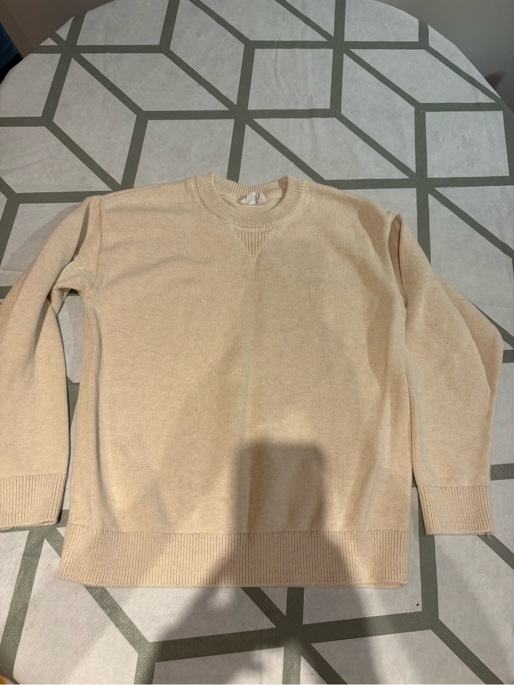 3/15$ GAP Crewneck Sweater in Beige